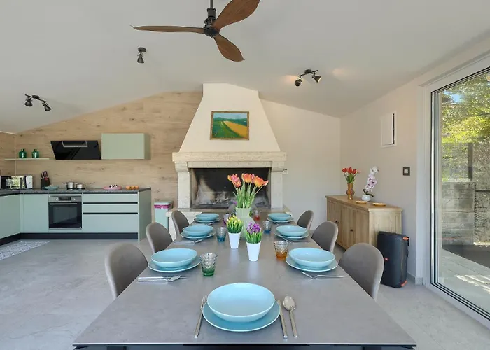 Villa Maruge By Guide *