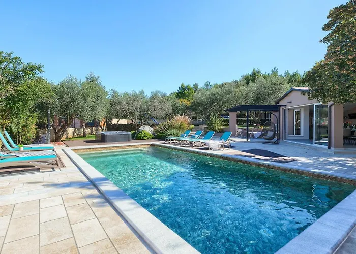 Maruge By Guide Pola