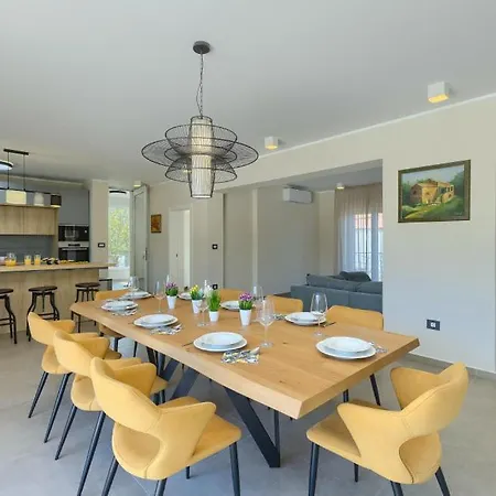 Maruge By Guide Pula