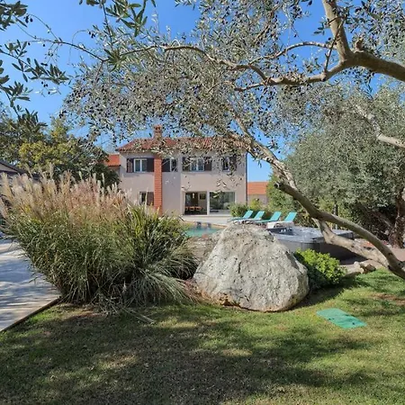 Maruge By Guide Villa Pula