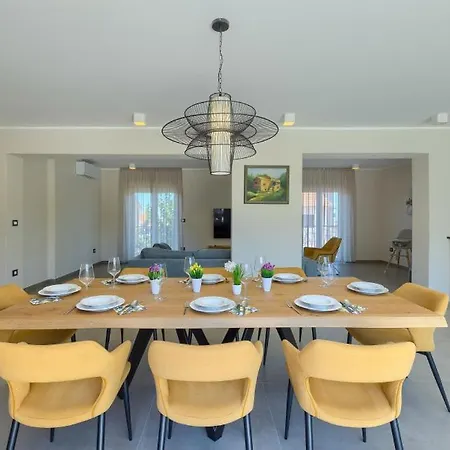 Villa Maruge By Guide *