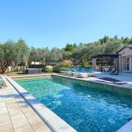 Maruge By Guide Пула