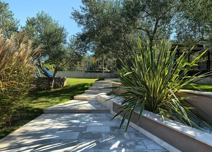 Villa Maruge By Guide *